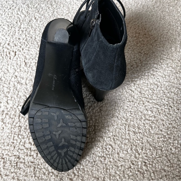 Ann Klein Black Suede Ankle Boot, Size 11 - Picture 4 of 10